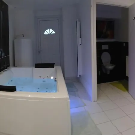 Loft Jacuzzi, Hammam & Sauna Privatif *